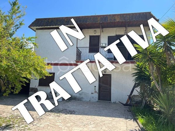 casa indipendente in vendita ad Aprilia in zona Fossignano
