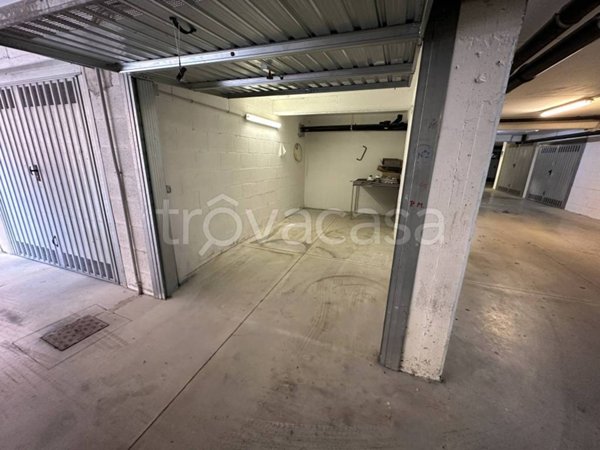 locale commerciale in vendita ad Aprilia