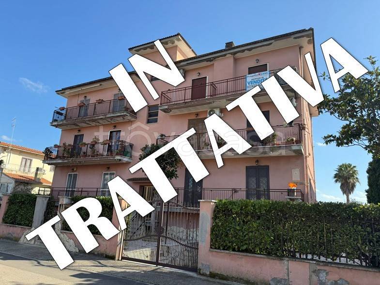 appartamento in vendita ad Aprilia in zona Campo di Carne