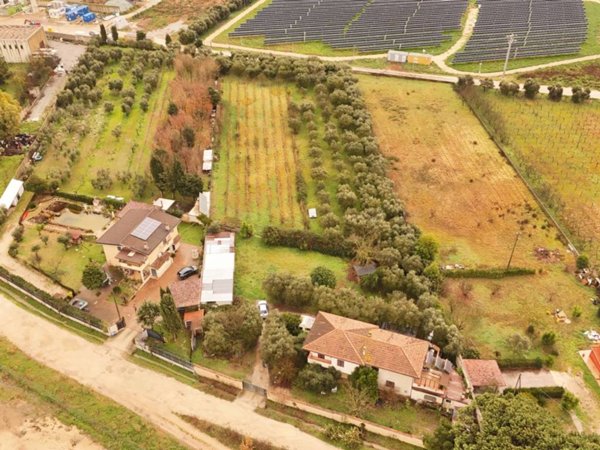 casa indipendente in vendita ad Aprilia in zona Riserva Nuova