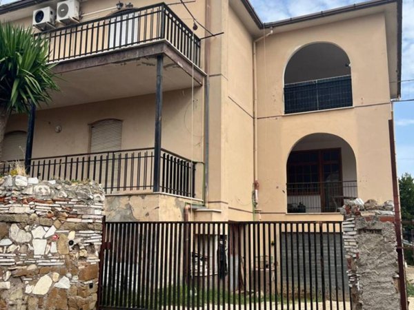 appartamento in vendita ad Aprilia in zona Pascolare