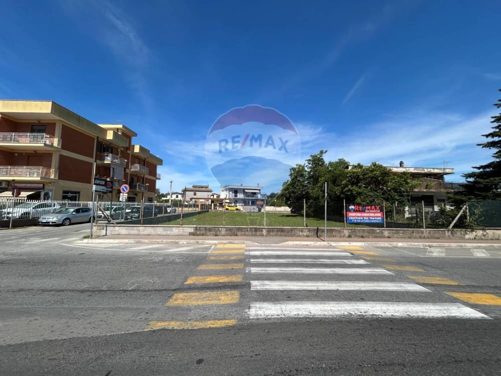 casa indipendente in vendita ad Aprilia in zona Campo di Carne