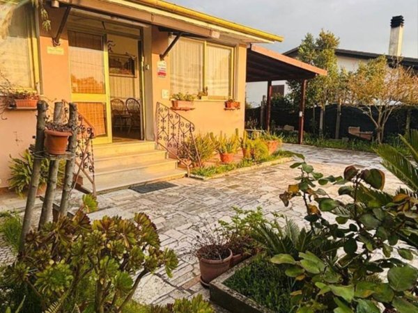 casa indipendente in vendita ad Aprilia