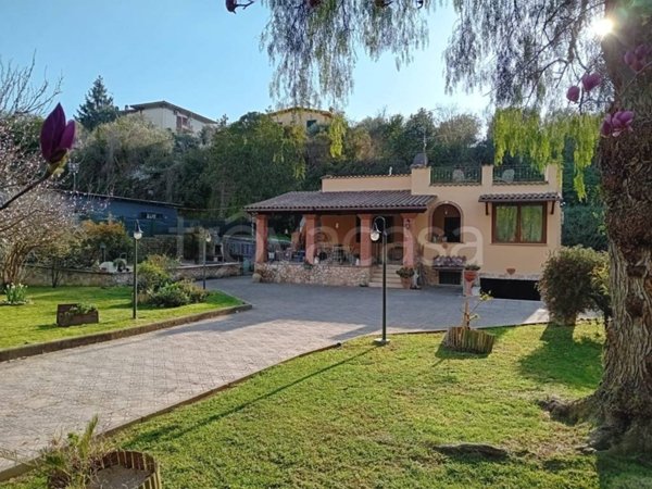 casa indipendente in vendita ad Aprilia in zona Casalazzara