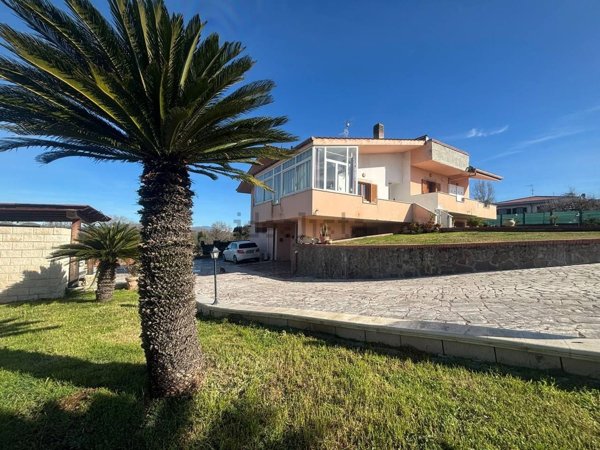 casa indipendente in vendita ad Aprilia