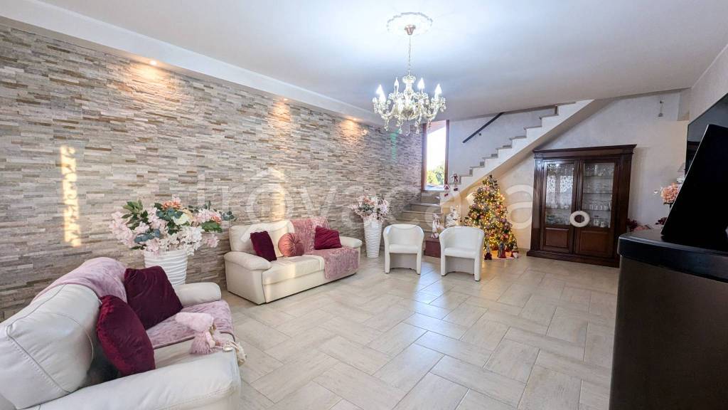 casa indipendente in vendita ad Aprilia in zona Riserva Nuova