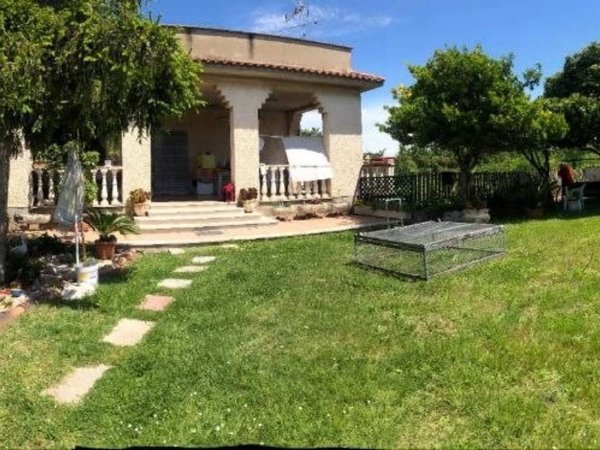 casa indipendente in vendita ad Aprilia in zona Cogna
