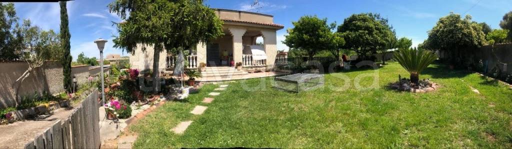 casa indipendente in vendita ad Aprilia in zona Cogna