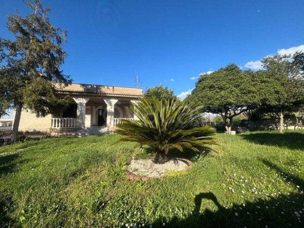 casa indipendente in vendita ad Aprilia in zona Cogna