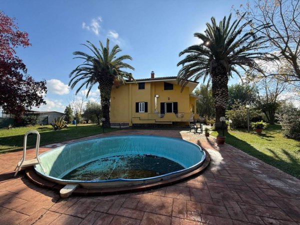 casa indipendente in vendita ad Aprilia in zona Torre del Padiglione