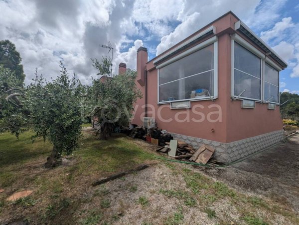 casa indipendente in vendita ad Aprilia in zona Campoverde