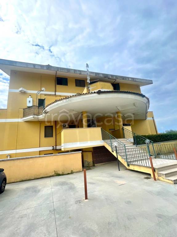 appartamento in vendita ad Aprilia in zona Campoverde