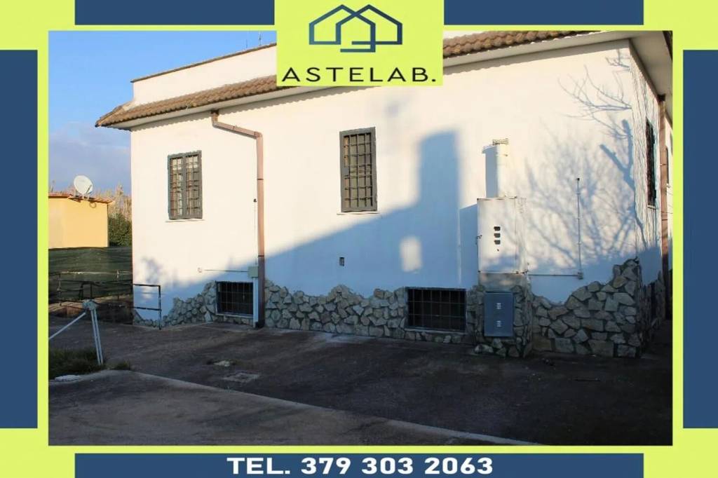 appartamento in vendita ad Aprilia in zona Campo di Carne