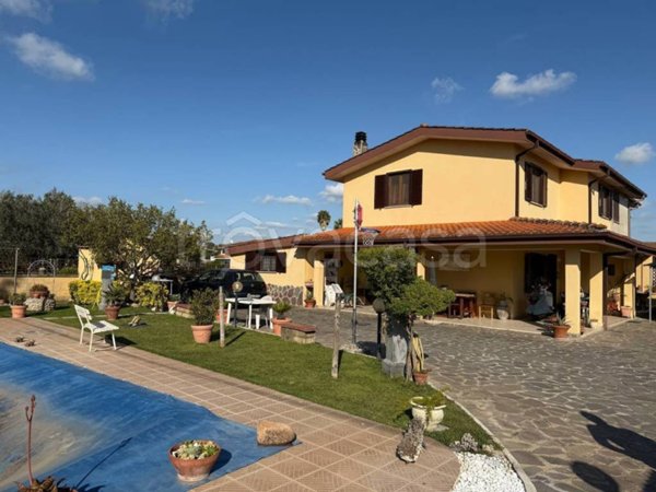 casa indipendente in vendita ad Aprilia in zona Genio Civile