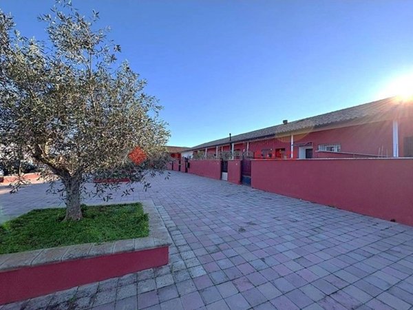 casa indipendente in vendita ad Aprilia in zona Casalazzara