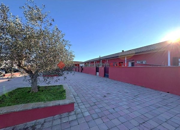 casa indipendente in vendita ad Aprilia in zona Casalazzara