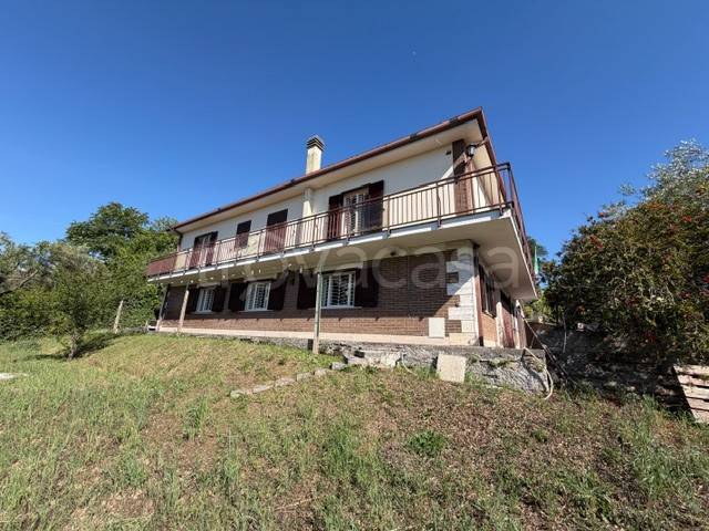 casa indipendente in vendita ad Aprilia in zona Casalazzara