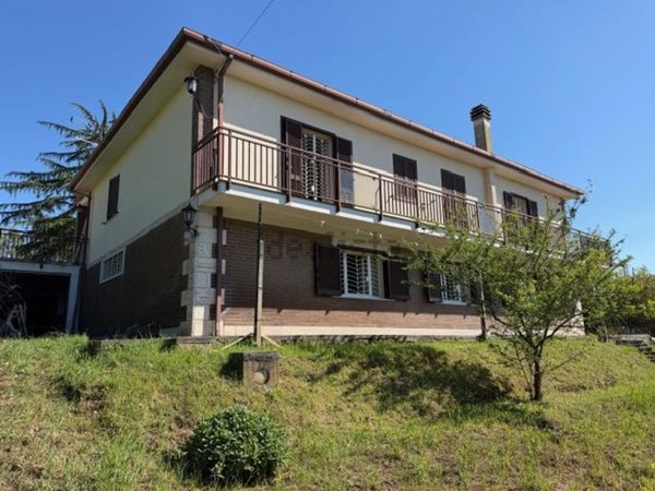 casa indipendente in vendita ad Aprilia in zona Casalazzara
