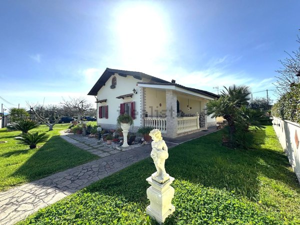 casa indipendente in vendita ad Aprilia in zona Pantanelle