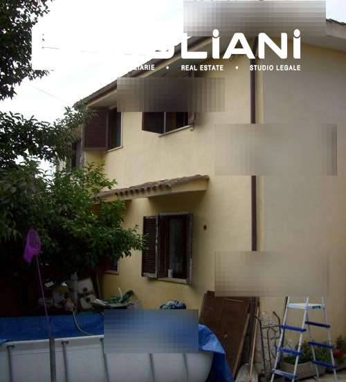casa indipendente in vendita ad Aprilia in zona Fossignano