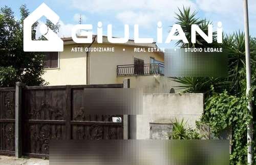 casa indipendente in vendita ad Aprilia in zona Fossignano