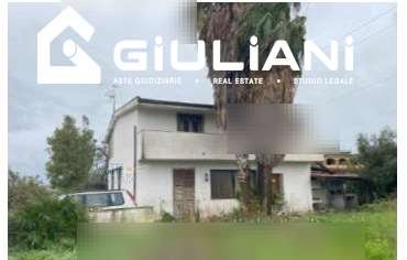 casa indipendente in vendita ad Aprilia