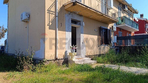 casa indipendente in vendita ad Aprilia in zona Cogna