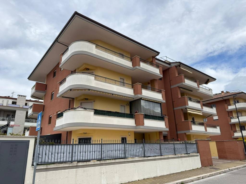 appartamento in vendita ad Aprilia