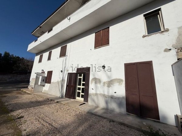appartamento in vendita ad Aprilia in zona Fossignano