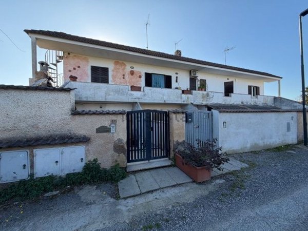 appartamento in vendita ad Aprilia in zona Fossignano