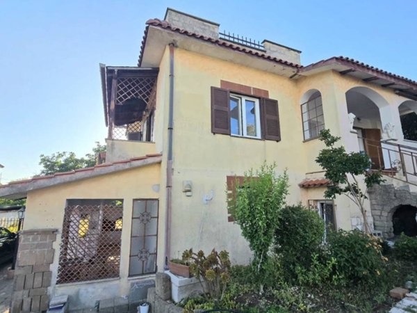 casa indipendente in vendita ad Aprilia in zona Campoverde