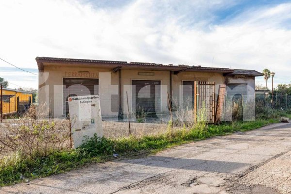 negozio in vendita ad Aprilia in zona Cogna