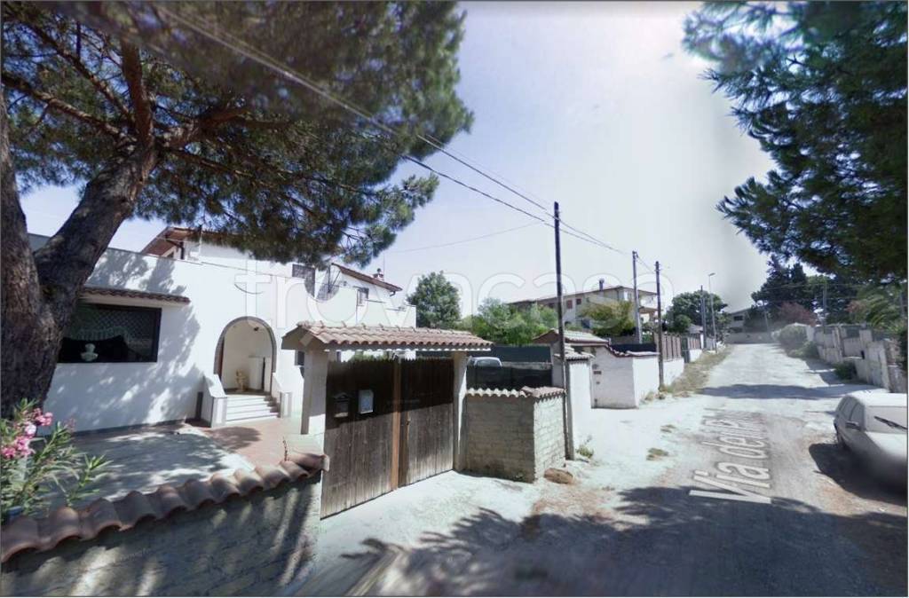 casa indipendente in vendita ad Aprilia in zona Cogna