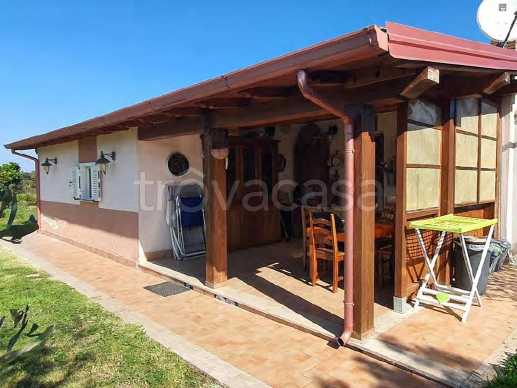 casa indipendente in vendita ad Aprilia in zona Fossignano