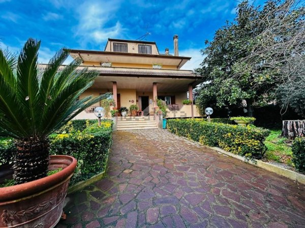 casa indipendente in vendita ad Aprilia in zona Camilleri-Vallelata
