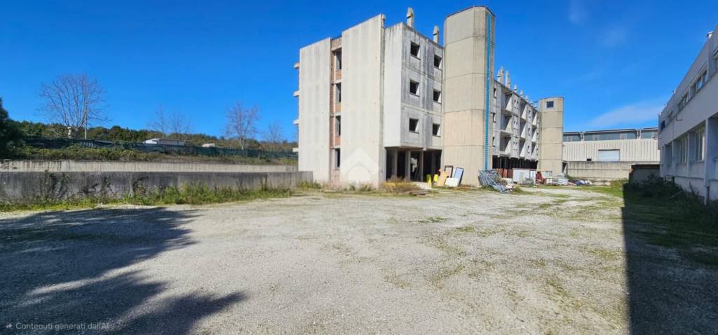 capannone in vendita ad Aprilia