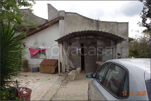 casa indipendente in vendita ad Aprilia in zona Genio Civile