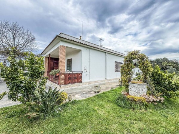 appartamento in vendita ad Aprilia in zona Fossignano