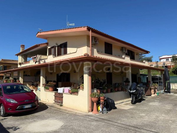 casa indipendente in vendita ad Aprilia in zona Campoleone