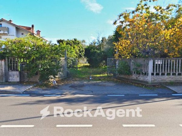 negozio in vendita ad Aprilia in zona Riserva Nuova