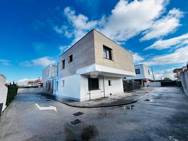 appartamento in vendita ad Aprilia