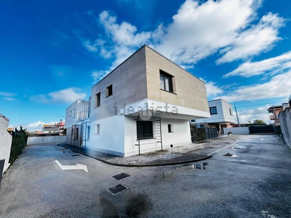 appartamento in vendita ad Aprilia