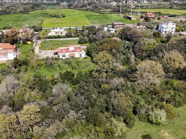 casa indipendente in vendita ad Aprilia in zona Fossignano