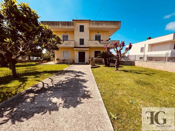 casa indipendente in vendita ad Aprilia in zona Cogna