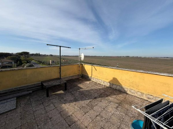 appartamento in vendita ad Aprilia in zona Campo di Carne