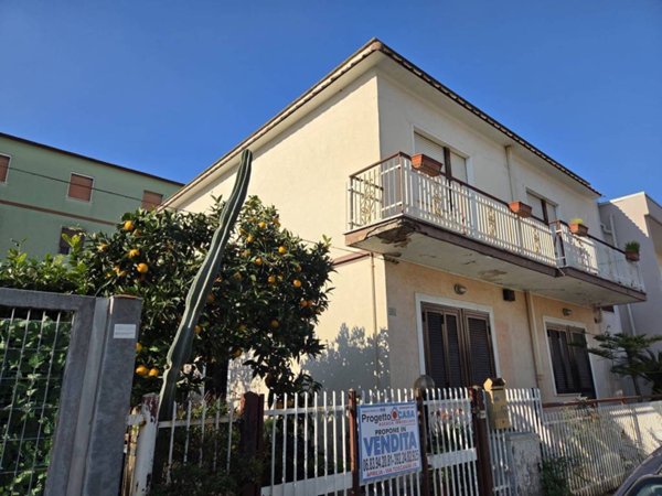 casa indipendente in vendita ad Aprilia