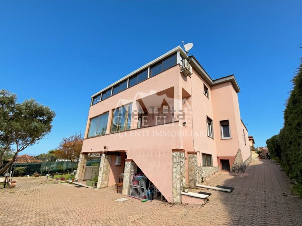 casa indipendente in vendita ad Aprilia in zona Cogna