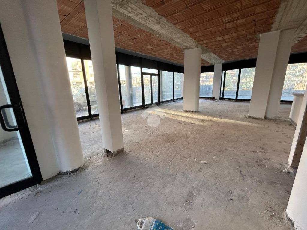 negozio in vendita ad Aprilia