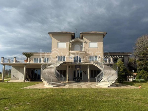 casa indipendente in vendita ad Aprilia in zona Riserva Nuova