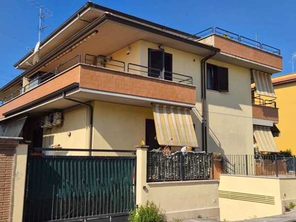 appartamento in vendita ad Aprilia in zona Riserva Nuova